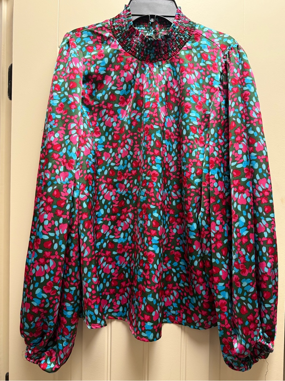 Sugar lips Women's Floral Print Long Sleeve shirt with buttons on back size S